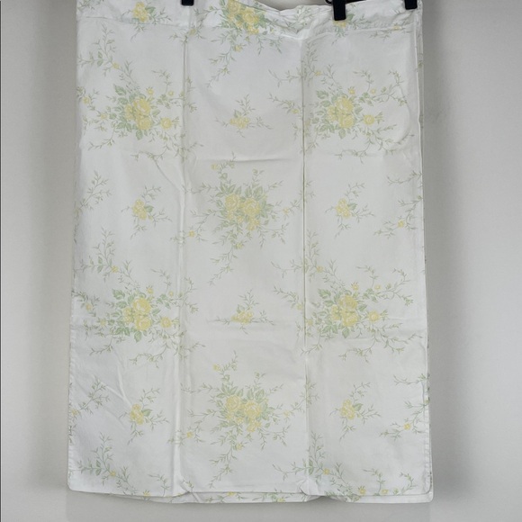Vintage Floral White Yellow Pillow Case Set of (2) - Picture 1 of 2